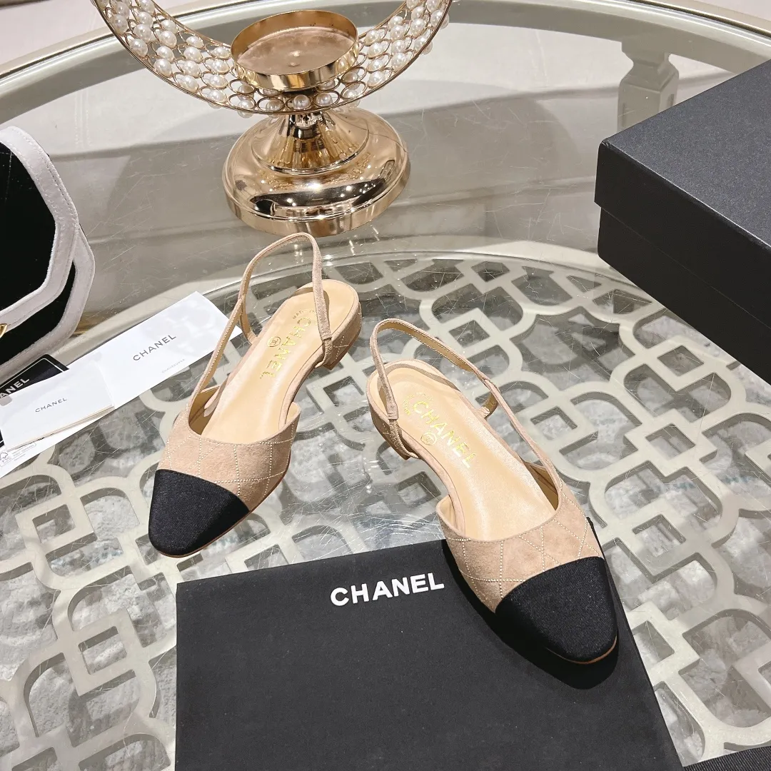 👟👟Ex-factory price 540👟👟 CHANEL Xiangjia 25vs spring and summer new fashion sandals series... Chanel is a very comprehensive noble fashion lifestyle brand. The same models are sold by major fashion bloggers and celebrities in Hong Kong, the United States, and other countries. They are simply beautiful. I fall in love with elegance and the playful sense of the future. I want to own them right away just by looking at them. But you can really think about a pair of exquisite high heels. This series is specially designed for extraordinary and indifferent ladies to create a unique overall effect. CHANEL designs products that inspire women to move forward and highlight their charm... 1️⃣Material: original customized high mercerized sheepskin 2️⃣Inner lining: original customized imported sheepskin 3️⃣Feet: original customized imported sheepskin 4️⃣Outsole: genuine leather sole imported from Italy 5️⃣Heel height: 2.5cm/6.5cm/9cm 6️⃣Number: 34-43 (34.40.41.42.43 customized is not returnable) 7️⃣Packaging: The latest and exquisite full set of packaging at the counter